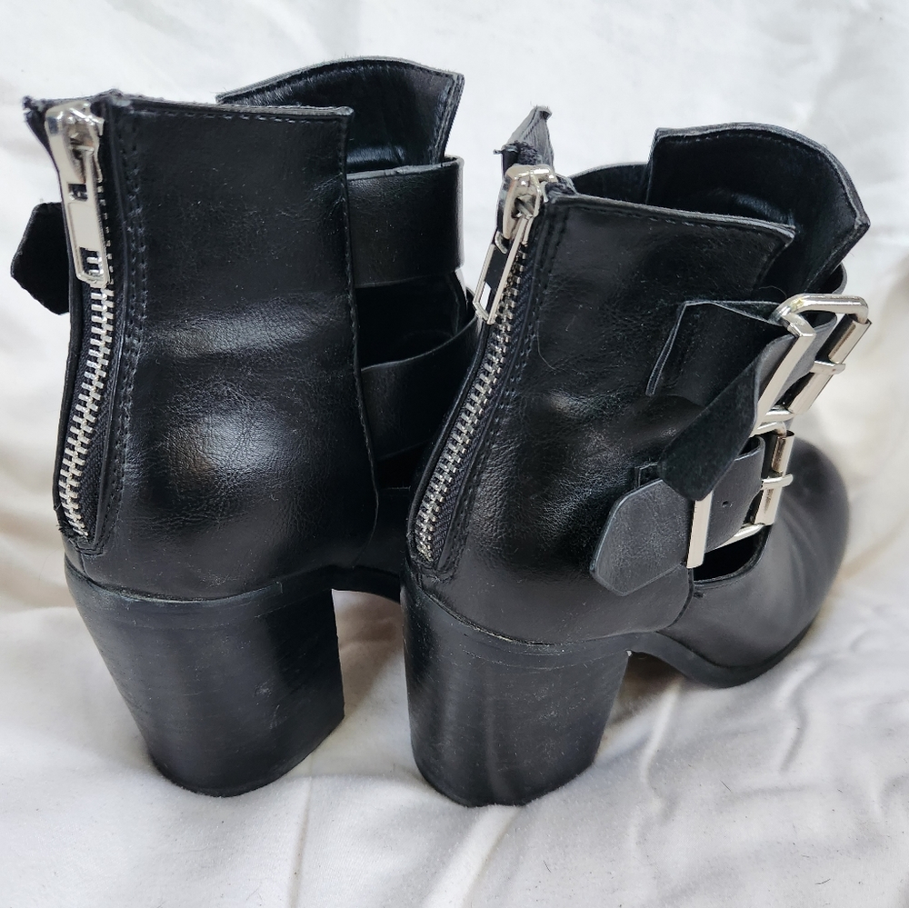 Short Heeled Boot - Picture 4 of 5